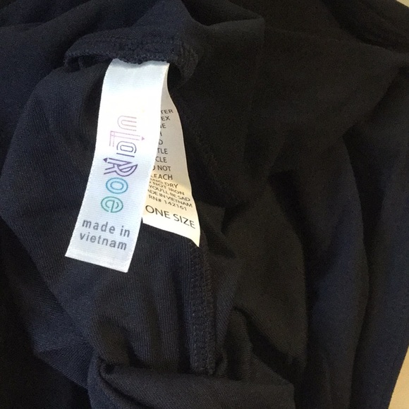 🖤🦄Solid black O/S *Firm price NWT never worn - Picture 2 of 3